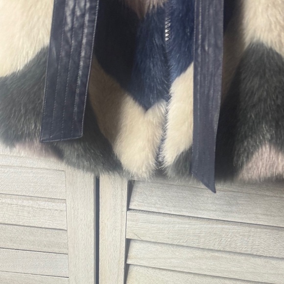 Imoga Multicolor Chevron Faux Fur Coat. Girls Coat. Excellent Condition. Size 4 - Picture 4 of 8